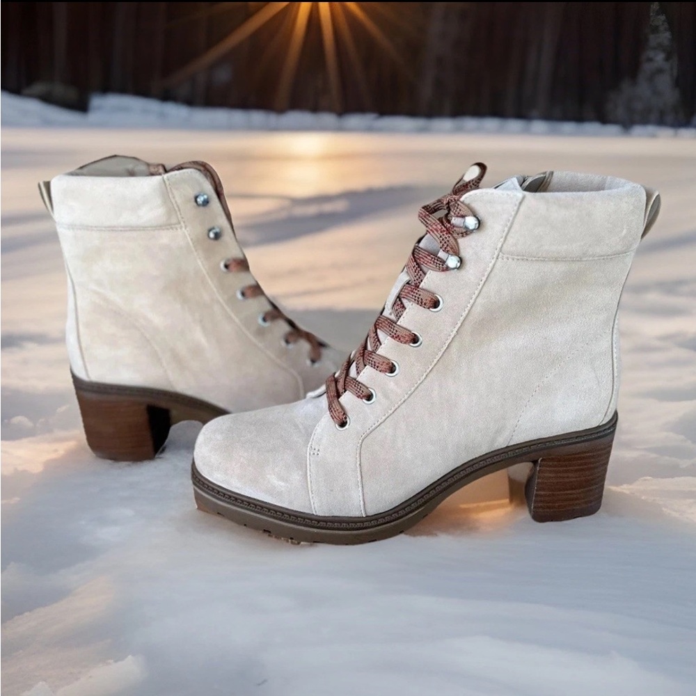 VCAMUTO Gaviana Suede Lug Sole Lace-Up Ankle Boots- Fiji Beige 8.5W New